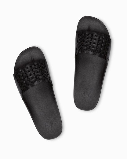 OluKai® Kāmola Sandals