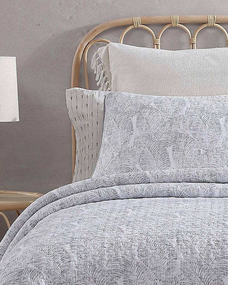 Water Leaves 3-Piece Full/Queen Quilt Set